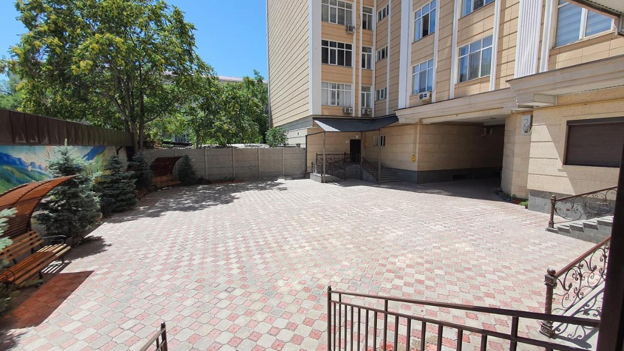 White Apartment With Panoramic View In The Center Бишкек Экстерьер фото