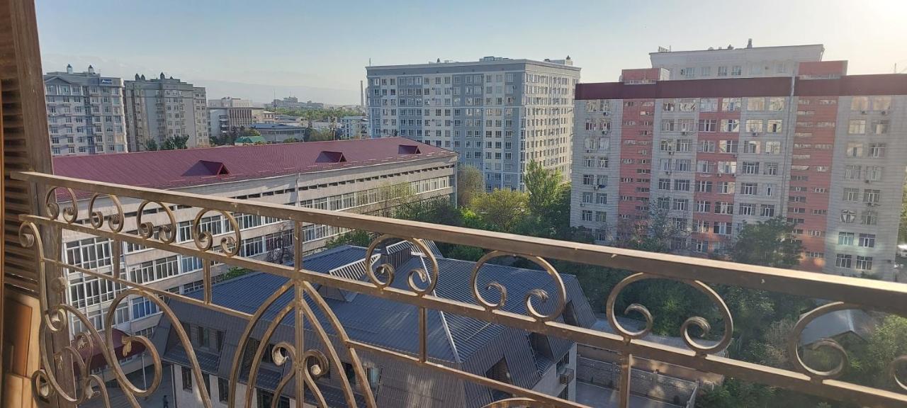 White Apartment With Panoramic View In The Center Бишкек Экстерьер фото